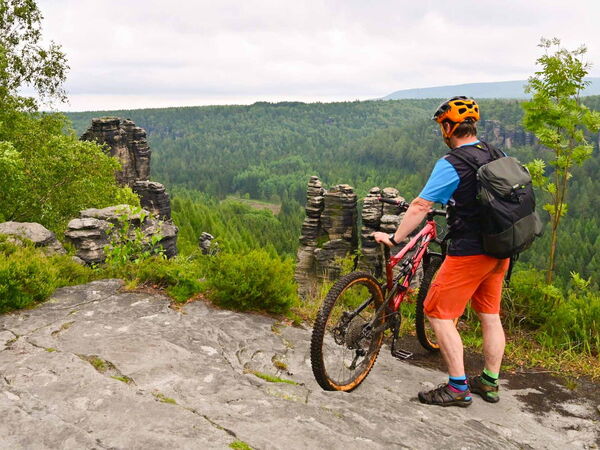 Mountainbiker Grenzplatte